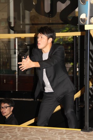 岡田圭右、映画『泣く男』公開直前イベントにて