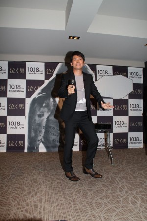 岡田圭右、映画『泣く男』公開直前イベントにて