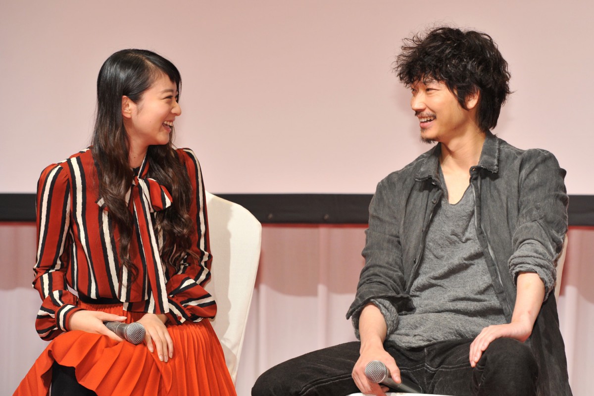 綾野剛、武井咲からのおねだりにデレデレ!?　「何とかしましょう！」