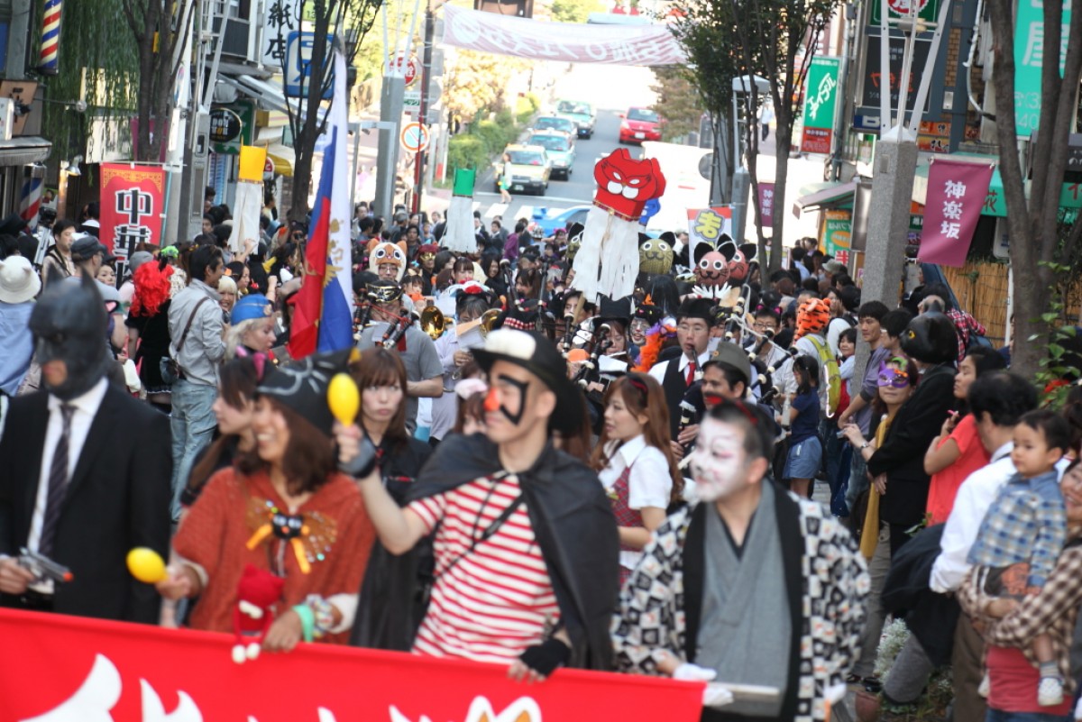 “猫版”ハロウィンパレードが神楽坂で開催！　猫の仮装なら誰でも参加OK