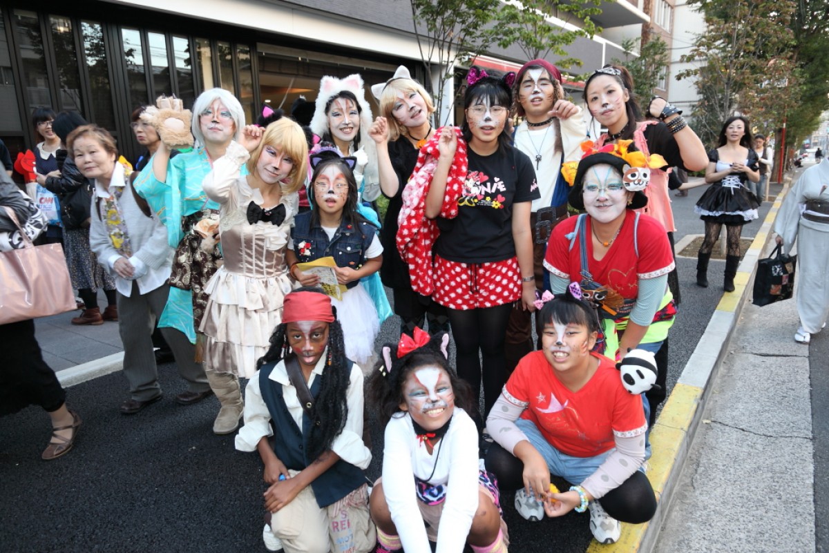“猫版”ハロウィンパレードが神楽坂で開催！　猫の仮装なら誰でも参加OK