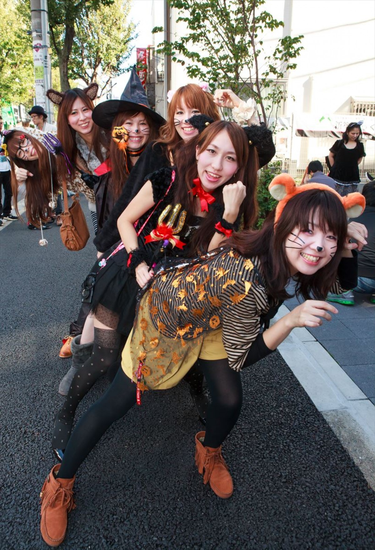 “猫版”ハロウィンパレードが神楽坂で開催！　猫の仮装なら誰でも参加OK