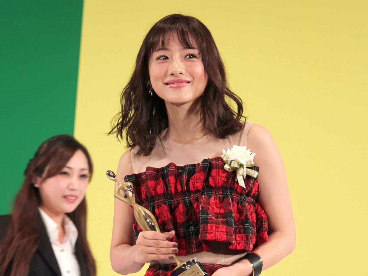 石原さとみ、ぶりっ子役は「可愛い仕草を研究」　東京ドラマアウォードで助演女優賞