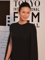 第27回東京国際映画祭　レッドカーペットに登場した中谷美紀