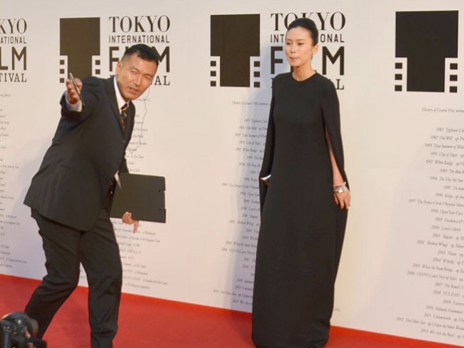 第27回東京国際映画祭　レッドカーペットに登場した中谷美紀