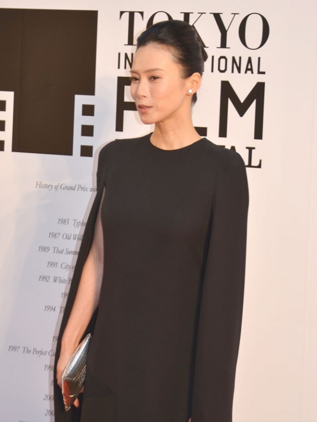 第27回東京国際映画祭　レッドカーペットに登場した中谷美紀