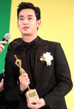 キム・スヒョン、「東京ドラマアウォード2014」ベストアクター イン アジア受賞（『星から来たあなた』）