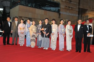 『滝を見に行く』（レッドカーペット）