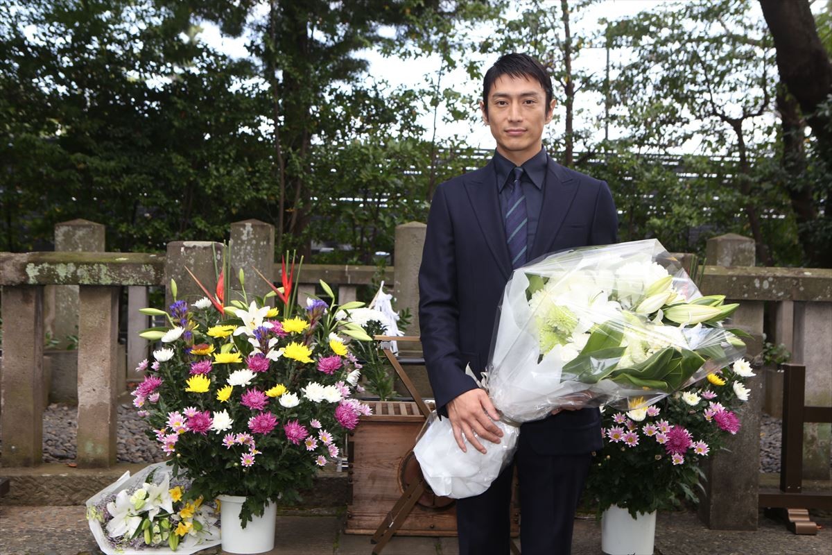 伊勢谷友介『花燃ゆ』松陰の命日前に墓参り「先生の遺志がこの時代にいきるように」