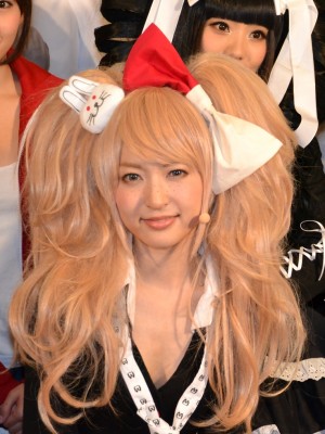 神田沙也加、舞台『ダンガンロンパ』で超高校級ギャル姿披露！