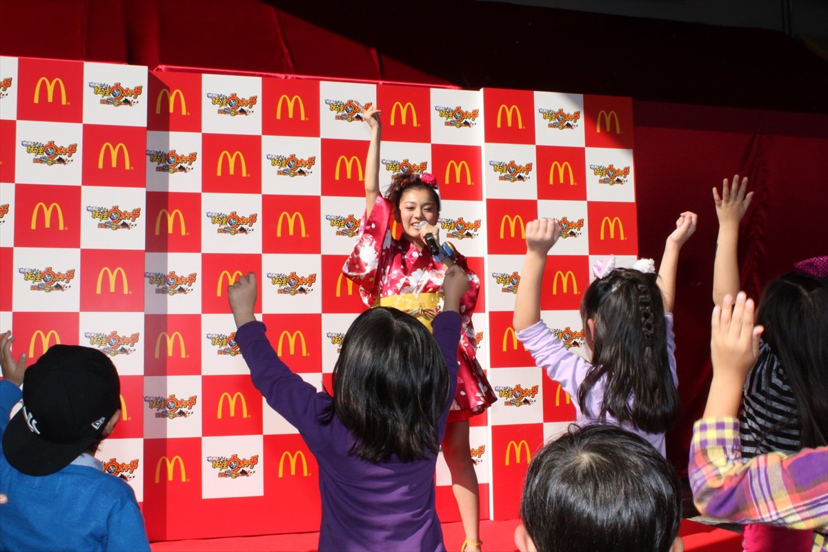 『妖怪ウォッチ』ジバニャン＆フユニャン登場！ “モグモグバーガー”が実店舗に