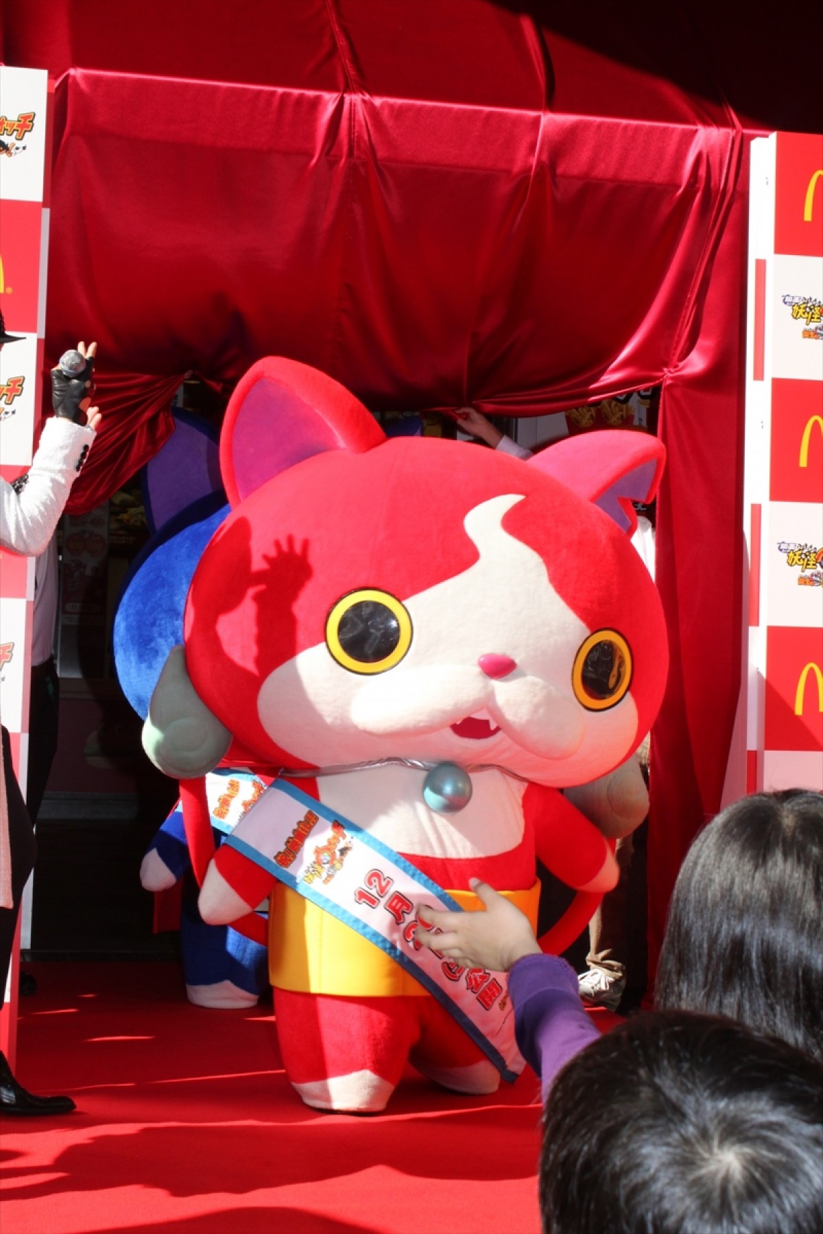 『妖怪ウォッチ』ジバニャン＆フユニャン登場！ “モグモグバーガー”が実店舗に