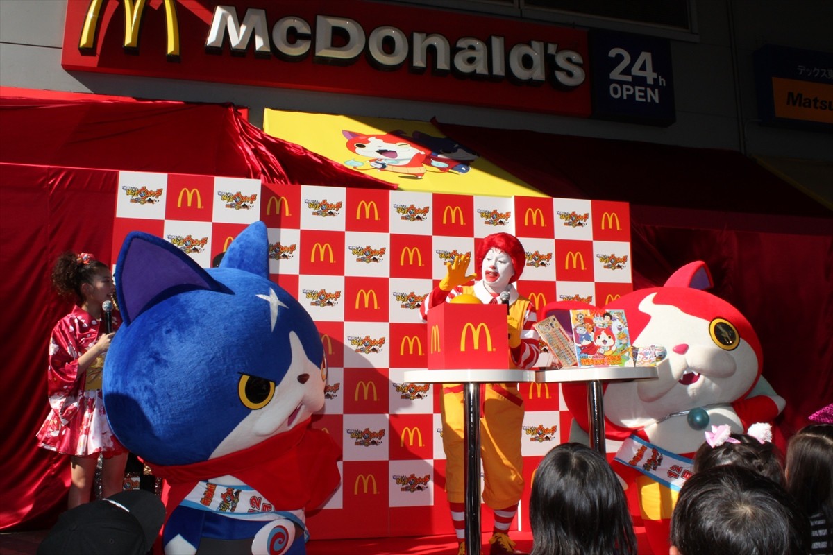 『妖怪ウォッチ』ジバニャン＆フユニャン登場！ “モグモグバーガー”が実店舗に