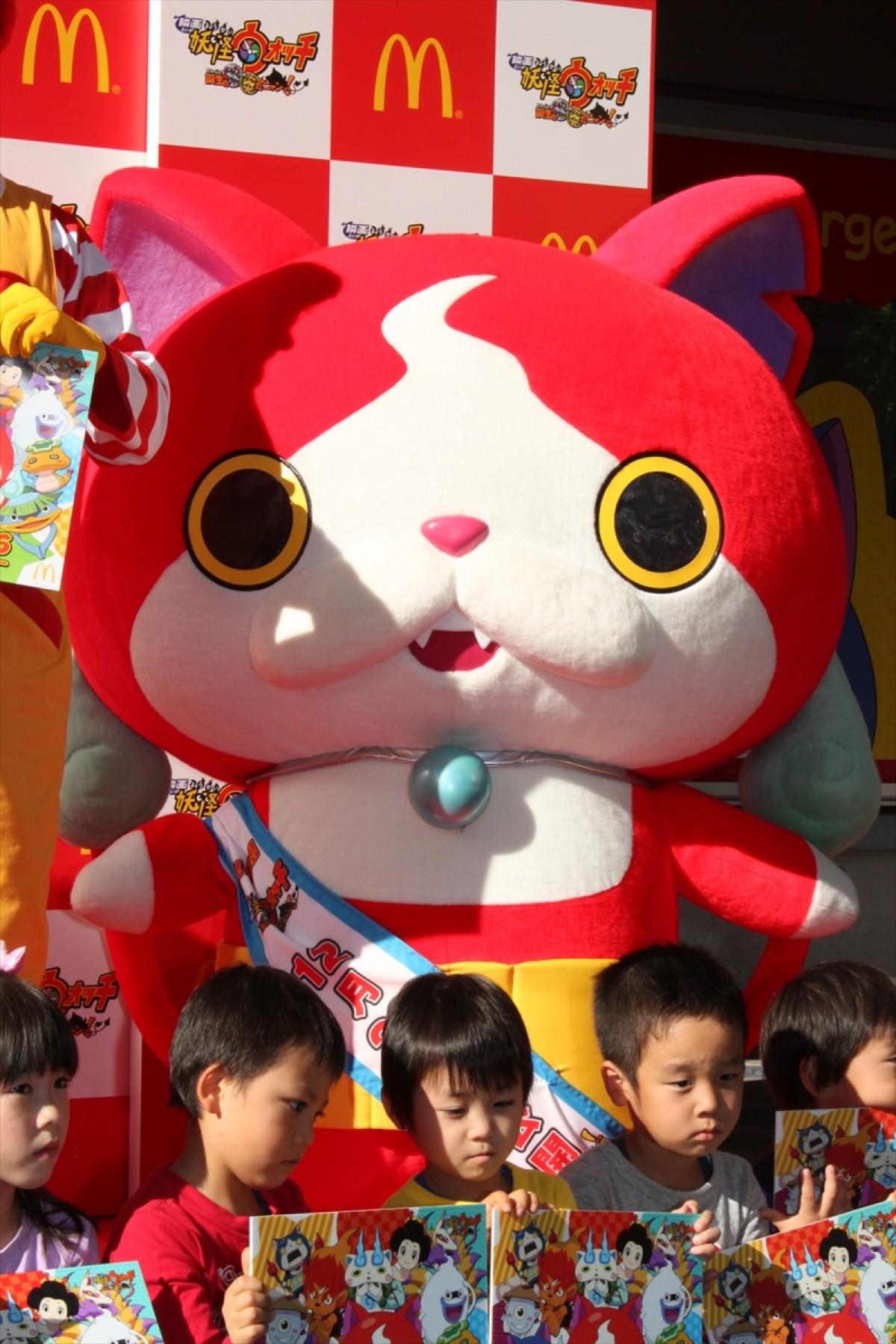 『妖怪ウォッチ』ジバニャン＆フユニャン登場！ “モグモグバーガー”が実店舗に