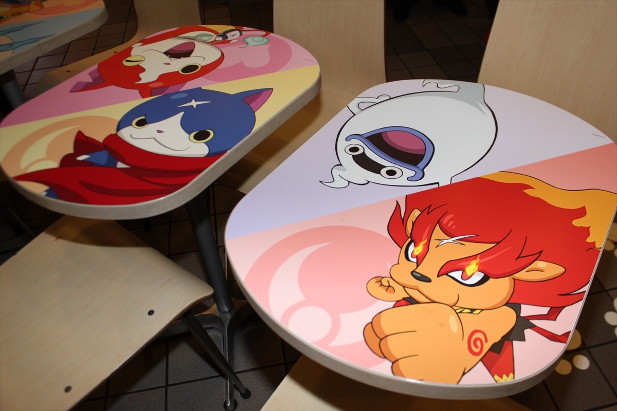 『妖怪ウォッチ』ジバニャン＆フユニャン登場！ “モグモグバーガー”が実店舗に