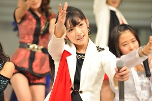 モーニング娘。’14の14thアルバム『14章～The message～』発売記念イベントで行われたミニライブの様子