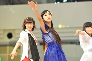 モーニング娘。’14の14thアルバム『14章～The message～』発売記念イベントで行われたミニライブの様子