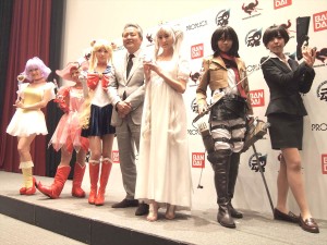 バンダイ新商品発表会に登場した八木アリサ、河北麻友子