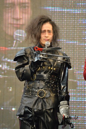 展覧会『ティム・バートンの世界』オープニング・セレモニーに登場した又吉直樹