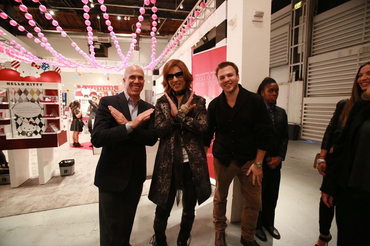 YOSHIKI、ハローキティの公式テーマソングをLAで初披露！