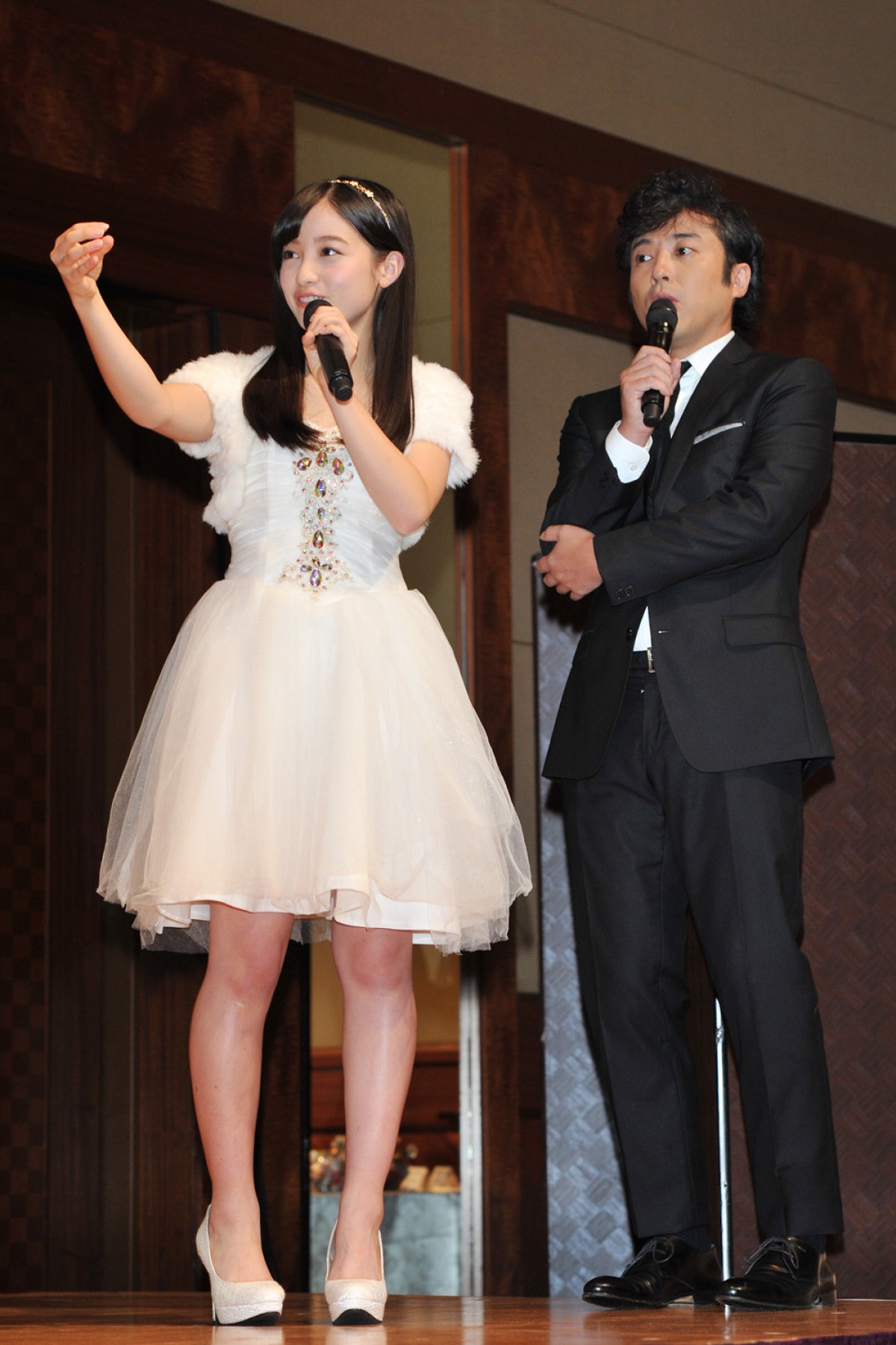 橋本環奈「今年一年はすごく早かった」2014年のヒット人に！来年の顔には杉咲花