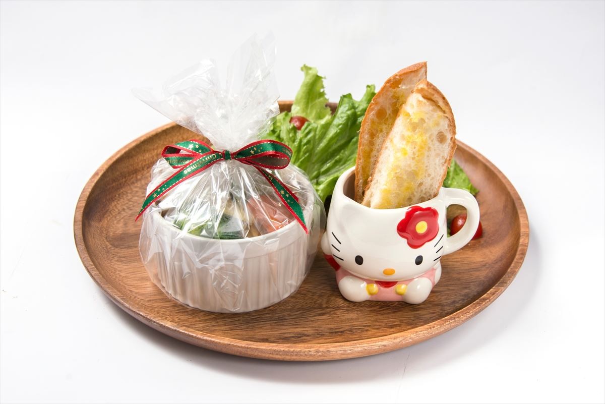 「ハローキティカフェ」期間限定オープン、キティちゃんの鉄板アップルパイも提供