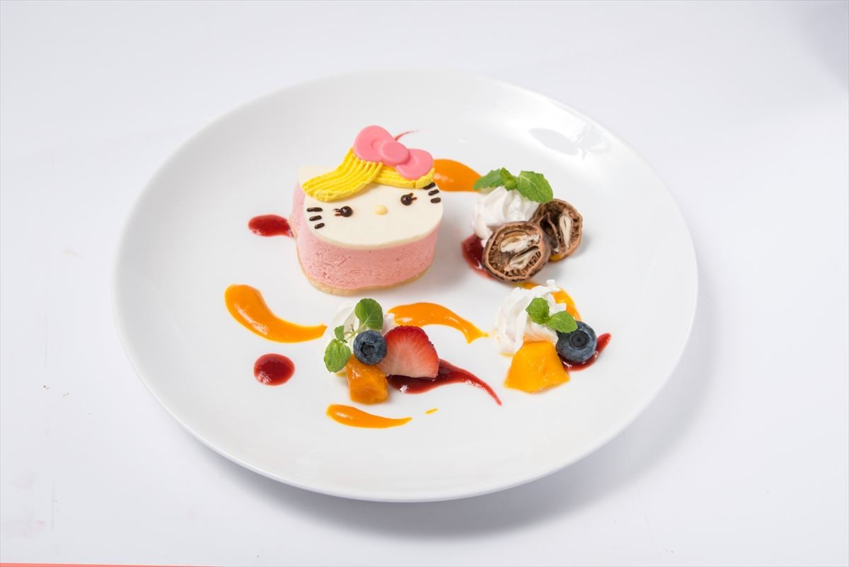 「ハローキティカフェ」期間限定オープン、キティちゃんの鉄板アップルパイも提供