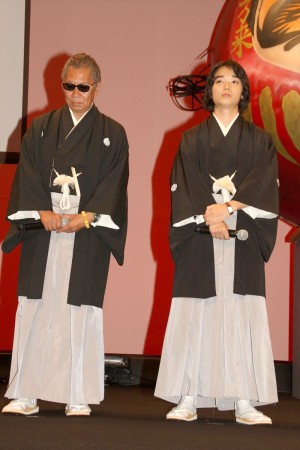 『神さまの言うとおり』ジャパンプレミアに登場した三池崇史監督、染谷将太