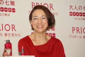 「プリオール」発表会に登場した原田美枝子