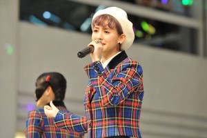 Berryz工房のラストシングルリリースイベント　ミニライブの様子