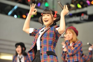 Berryz工房のラストシングルリリースイベント　ミニライブの様子