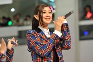 Berryz工房のラストシングルリリースイベント　ミニライブの様子