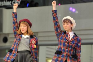 Berryz工房のラストシングルリリースイベント　ミニライブの様子