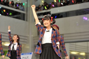 Berryz工房のラストシングルリリースイベント　ミニライブの様子