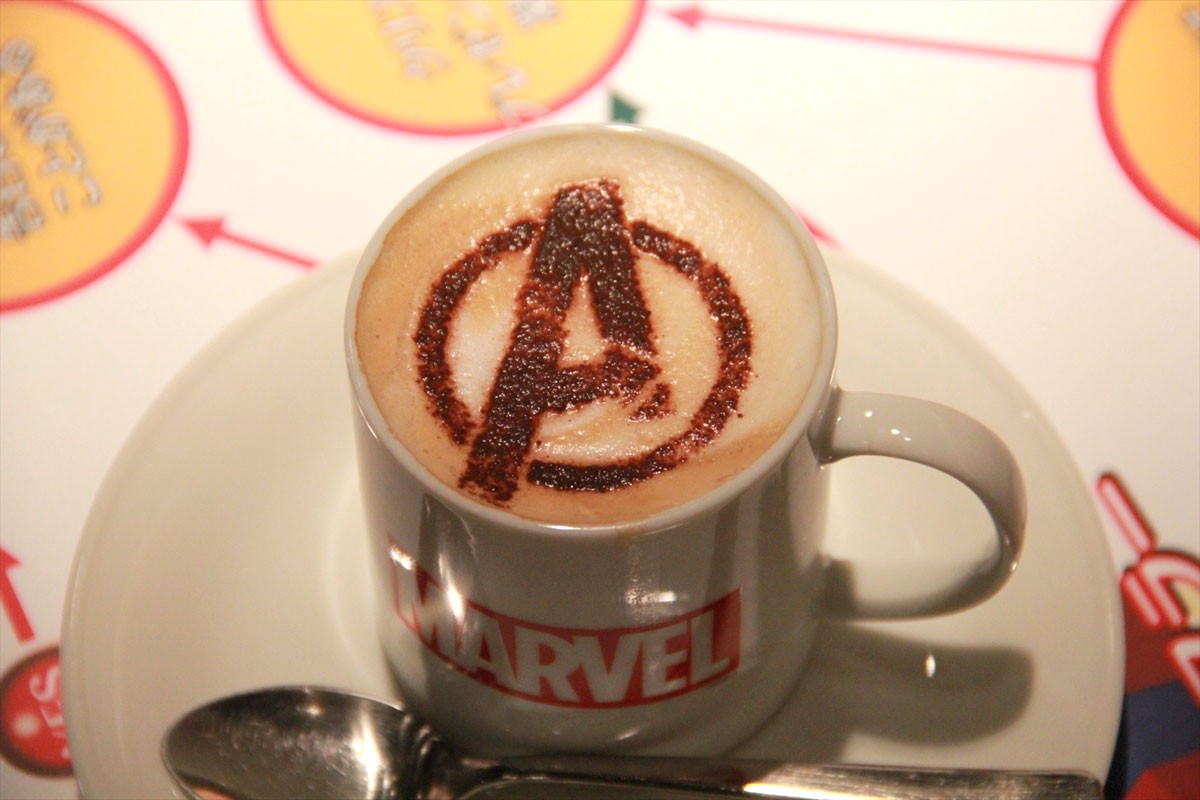 『アベンジャーズ』丸の内に参上！　期間限定「マーベル・カフェ」に行ってみた