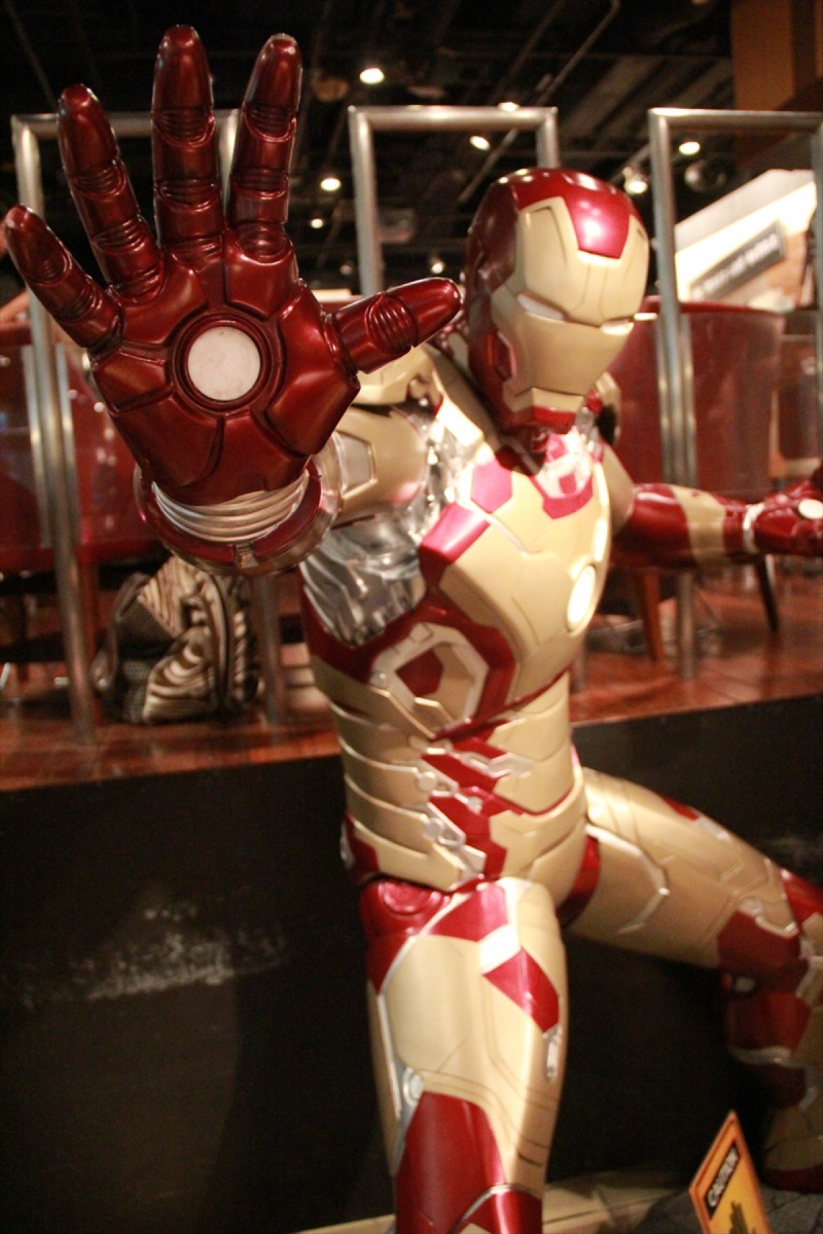 『アベンジャーズ』丸の内に参上！　期間限定「マーベル・カフェ」に行ってみた