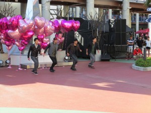 2013年11月に開催された、沖縄あしびなーアウトレットで開催された雑誌Sweetの読者招待イベント「Sweet girls fes」にて