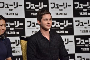 ローガン・ラーマン、『フューリー』記者会見に登場