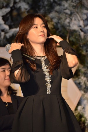 「ミラクルツリー」点灯式に登場したハン・ヒョジュ