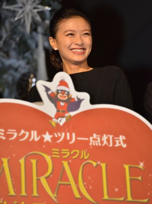 「ミラクルツリー」点灯式に登場した榮倉奈々