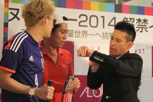 「ボージョレ・ヌーヴォー2014 解禁イベント」に登場したむらせ、しまぞうZ、柳沢慎吾