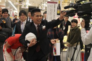 「ボージョレ・ヌーヴォー2014 解禁イベント」に登場した柳沢慎吾、しまぞうZ