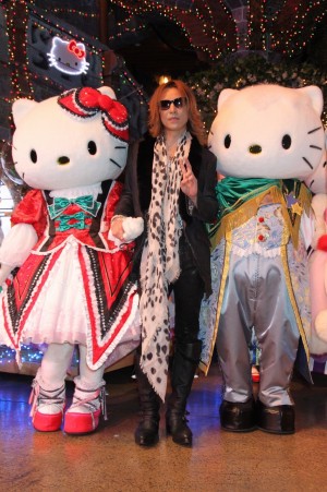 ハローキティ＆YOSHIKI、ハローキティ40th記念パレード「ARIGATO EVERYONE！」の様子