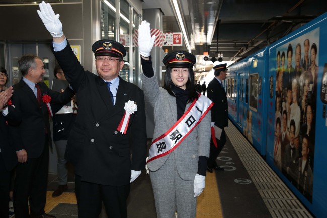 『マッサン』すみれ役・早見あかりが一日駅長に