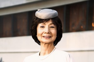 『エイプリルフールズ』　ロイヤル婦人（富司純子）