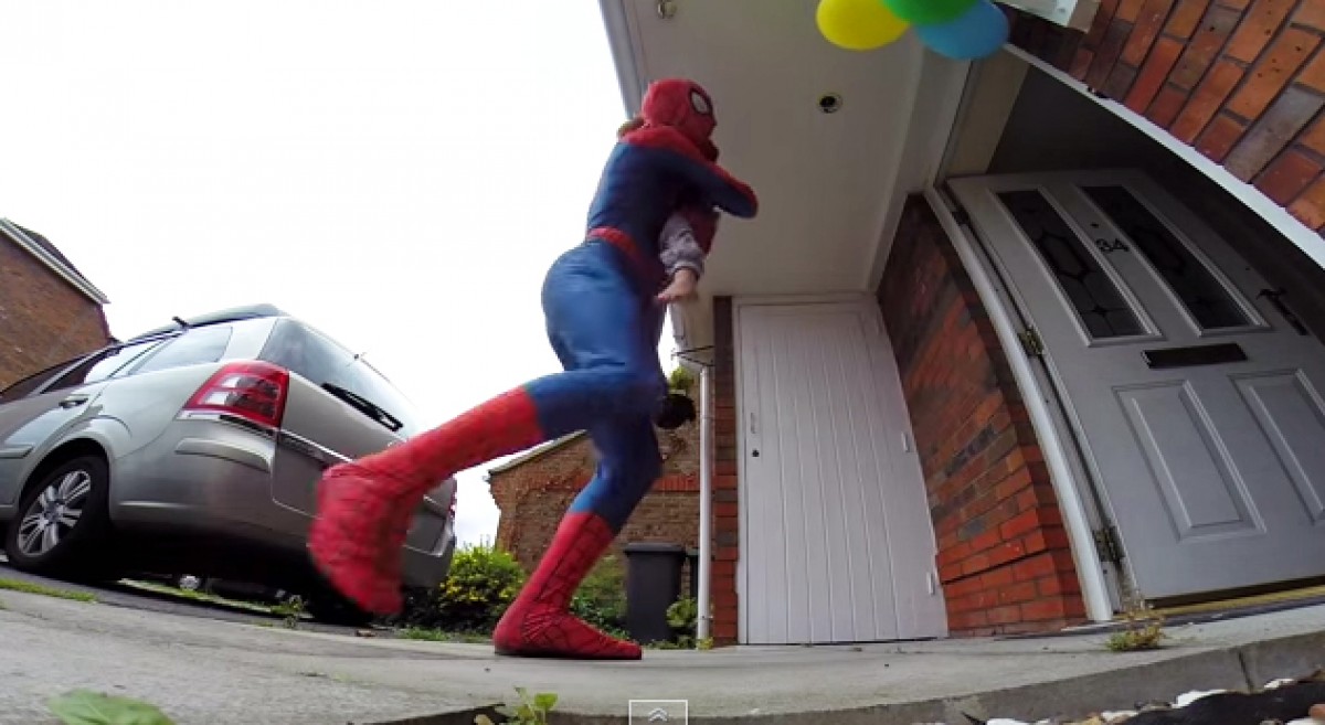 ＜動画＞スパイダーマンになったパパ、余命1年の息子の誕生日にサプライズ