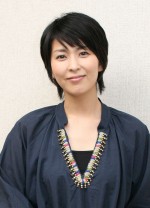 第一子の妊娠を報告した松たか子