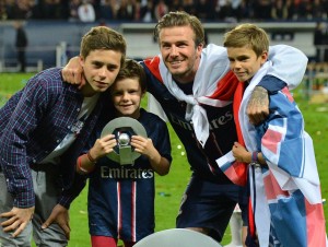 デヴィッド・ベッカムが息子ブルックリン同乗の愛車で交通事故