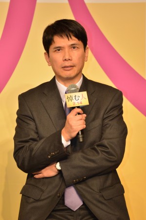 天童荒太『悼む人』完成報告会見