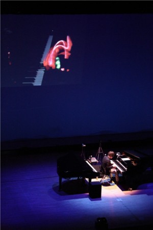 ピアニストまらしぃ、演奏の様子